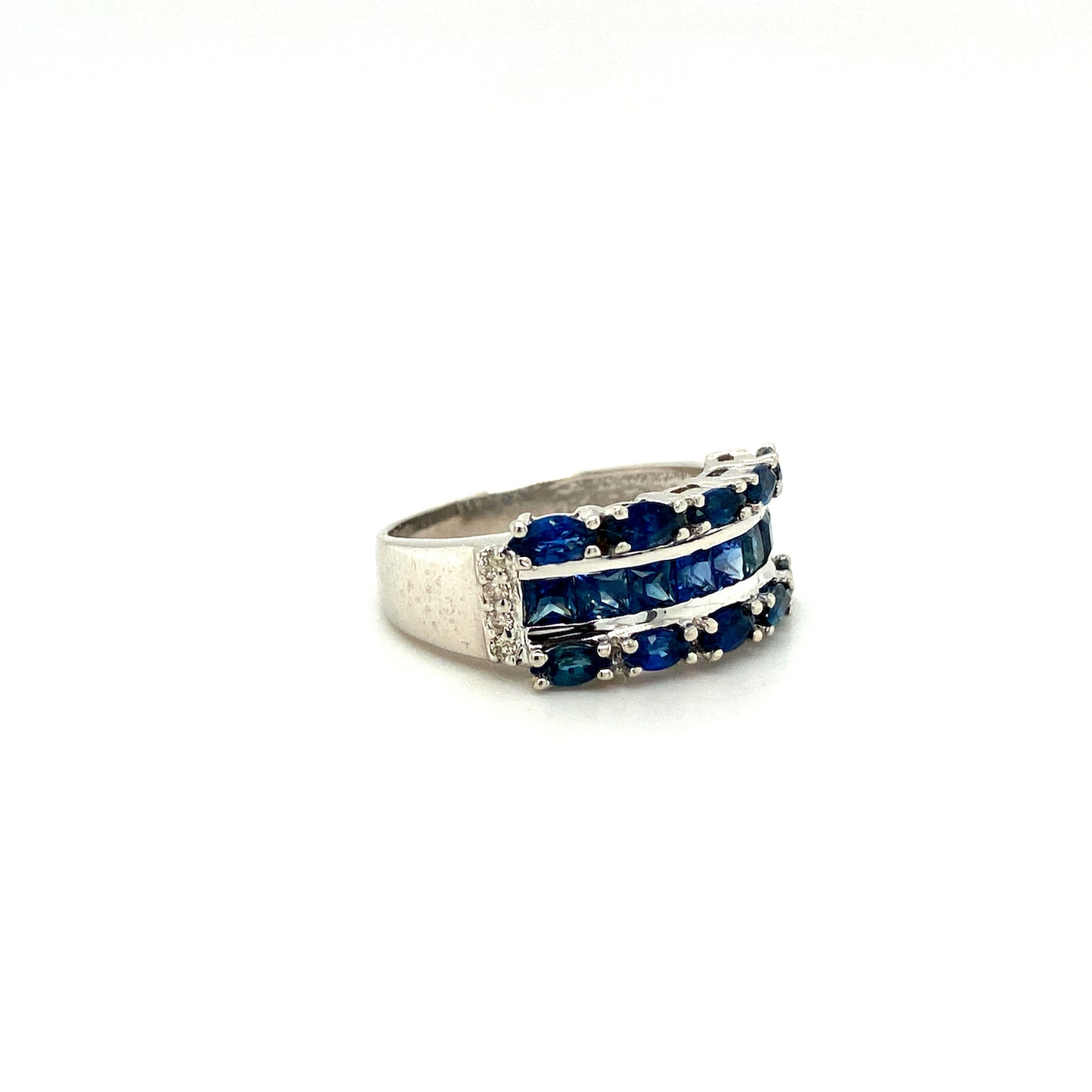 Natural Blue Sapphire Gemstone 925 Sterling Silver Ring - Side View | Paraiso Jewels