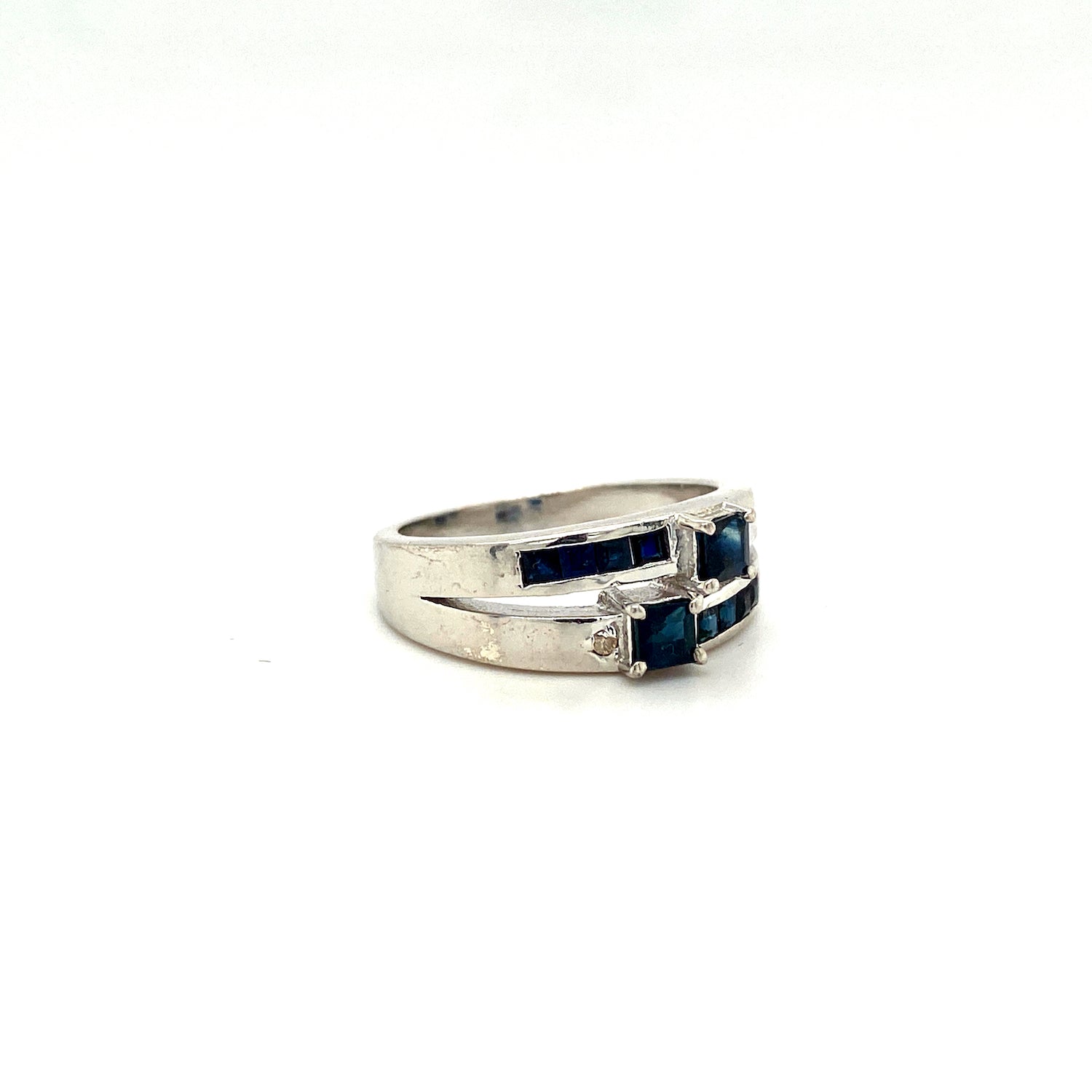 Natural Sapphire Gemstone 925 Sterling Silver Ring - Side View | Paraiso Jewels