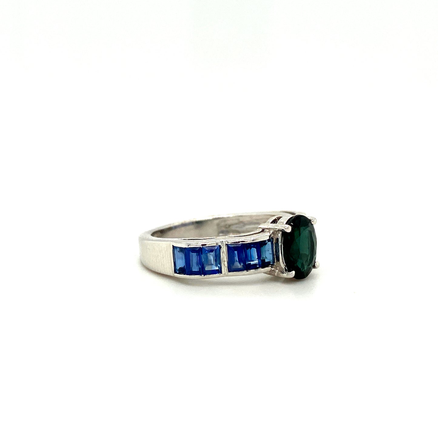 Natural Sapphire Gemstone 925 Sterling Silver Ring - Side View | Paraiso Jewels