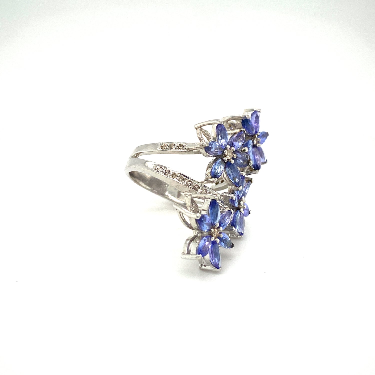 Natural Tanzanite and Diamond Gemstone 925 Sterling Silver Ring - Side View | Paraiso Jewels