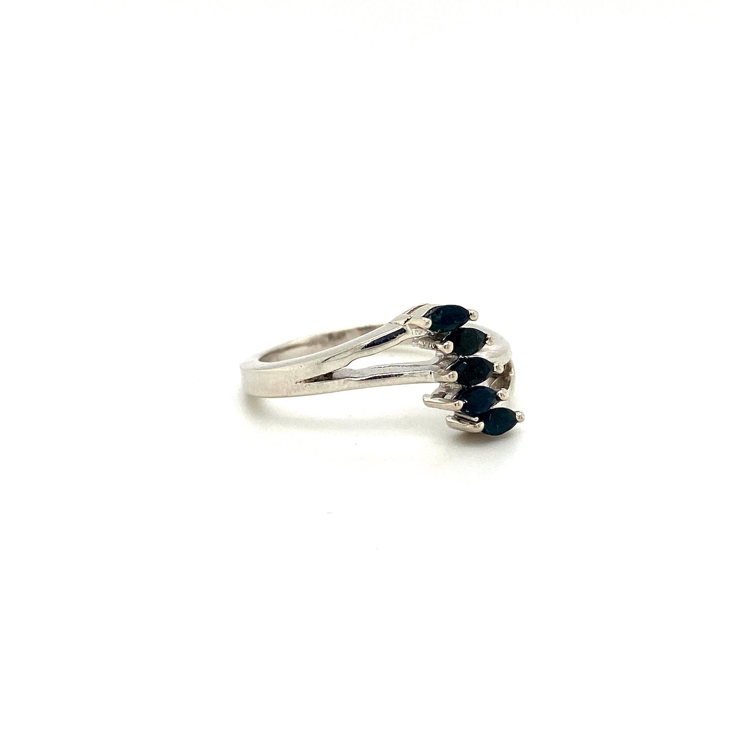 Natural Sapphire Gemstone 925 Sterling Silver Ring - Side View | Paraiso Jewels