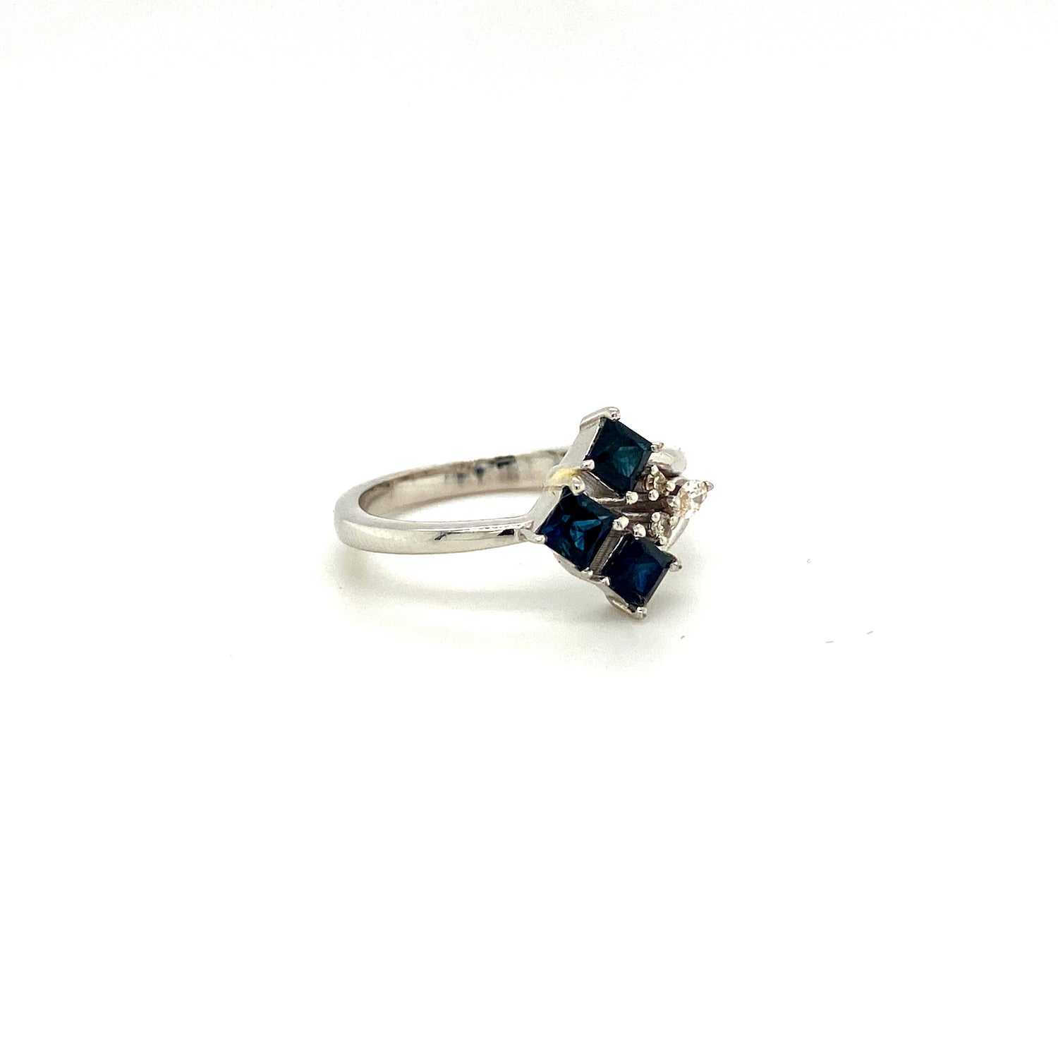 Natural Sapphire Gemstone 925 Sterling Silver Ring - Side View | Paraiso Jewels