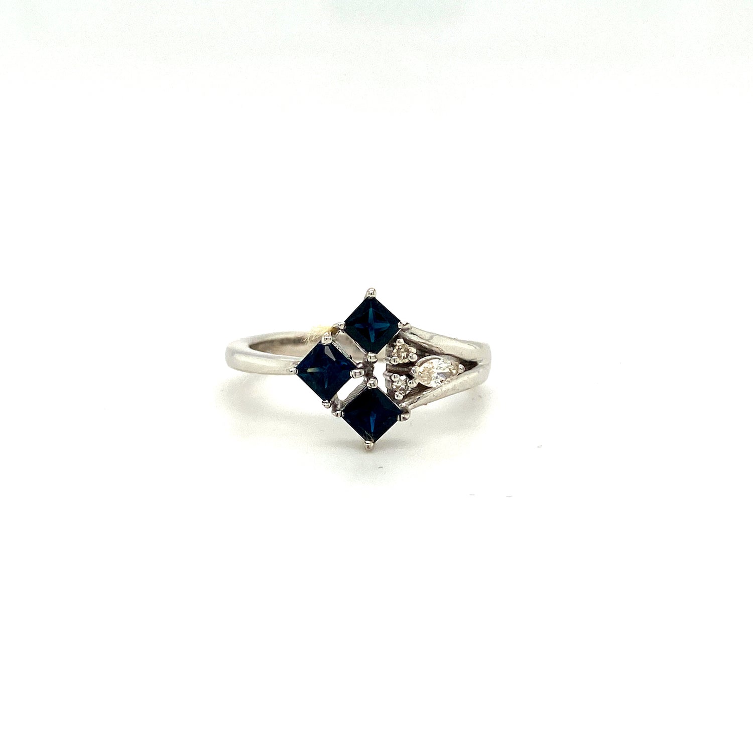 Natural Sapphire Gemstone 925 Sterling Silver Ring | Paraiso Jewels