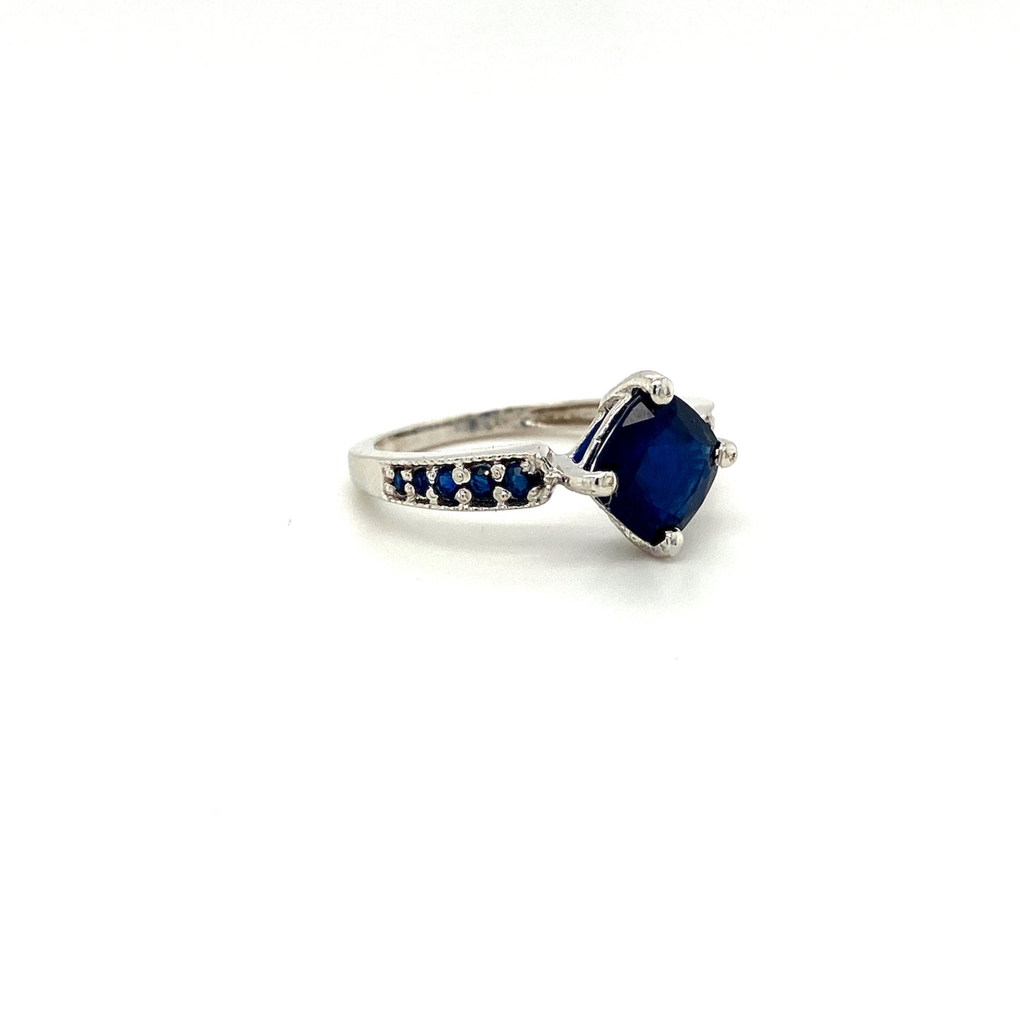 Natural Sapphire Gemstone 925 Sterling Silver Ring - Side View | Paraiso Jewels