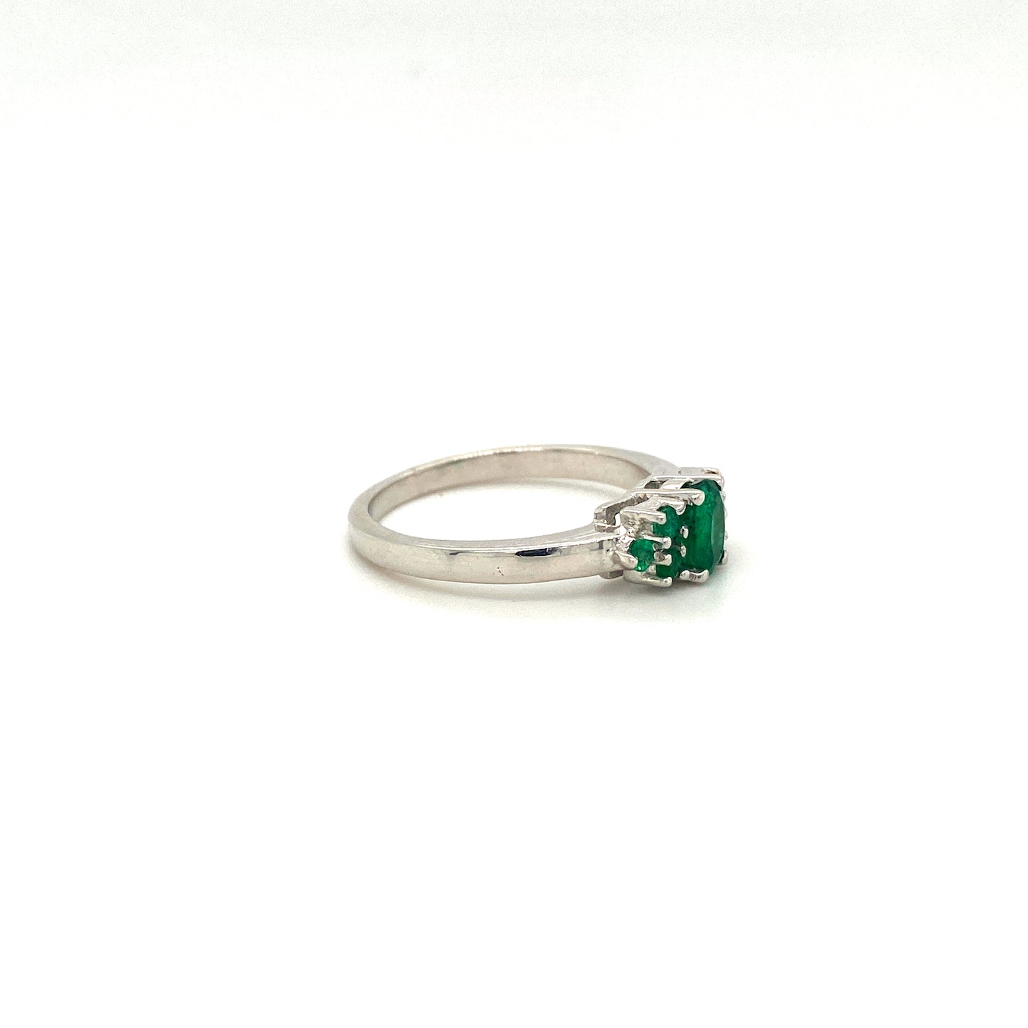Natural Emerald Gemstone 925 Sterling Silver Ring - Side View | Paraiso Jewels