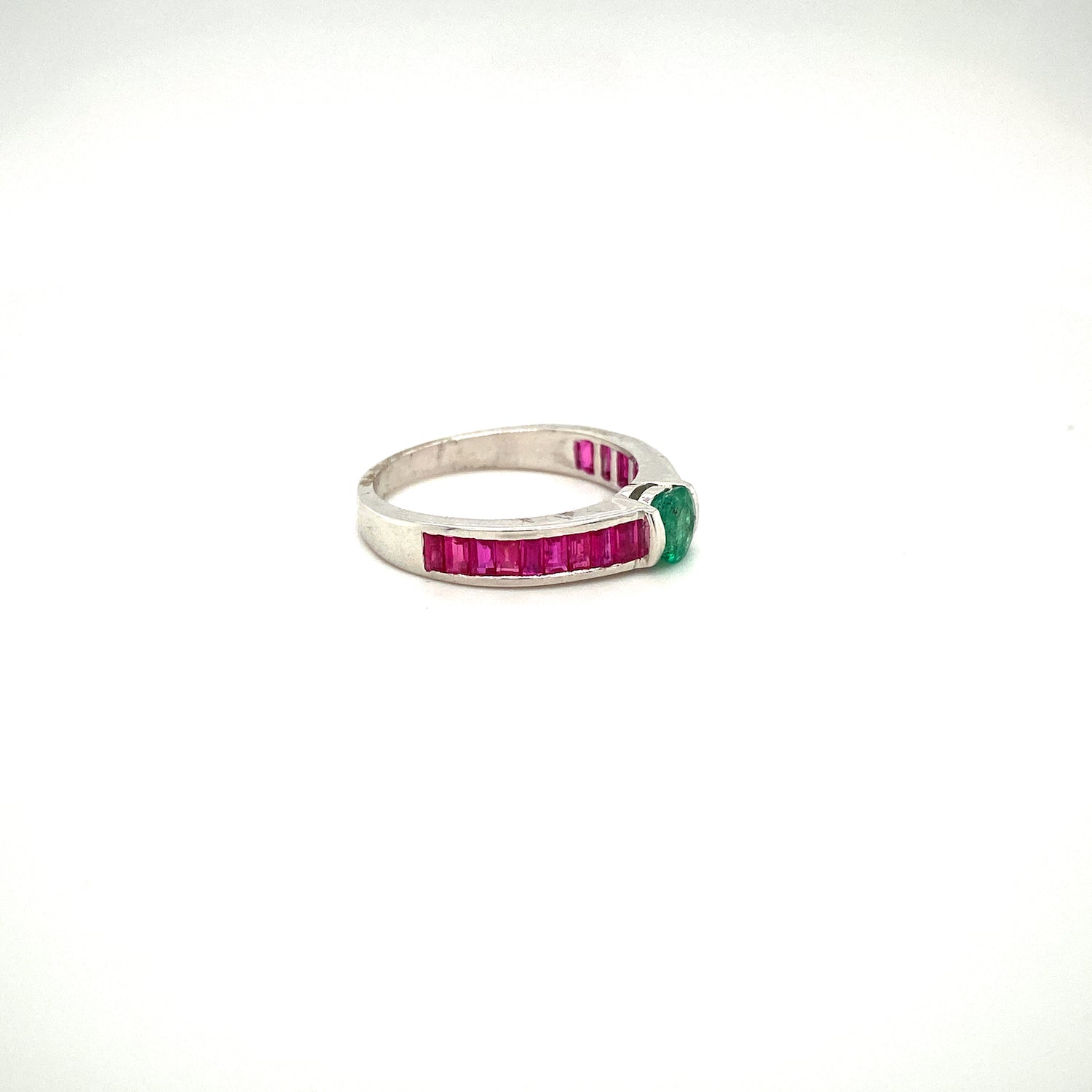 Natural Emerald Gemstone 925 Sterling Silver Ring - Side View | Paraiso Jewels