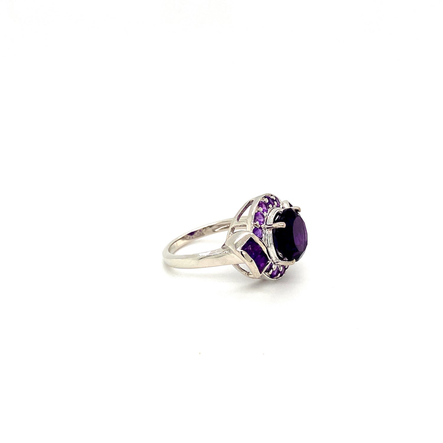 Natural Amethyst Gemstone 925 Sterling Silver Ring - Side View | Paraiso Jewels