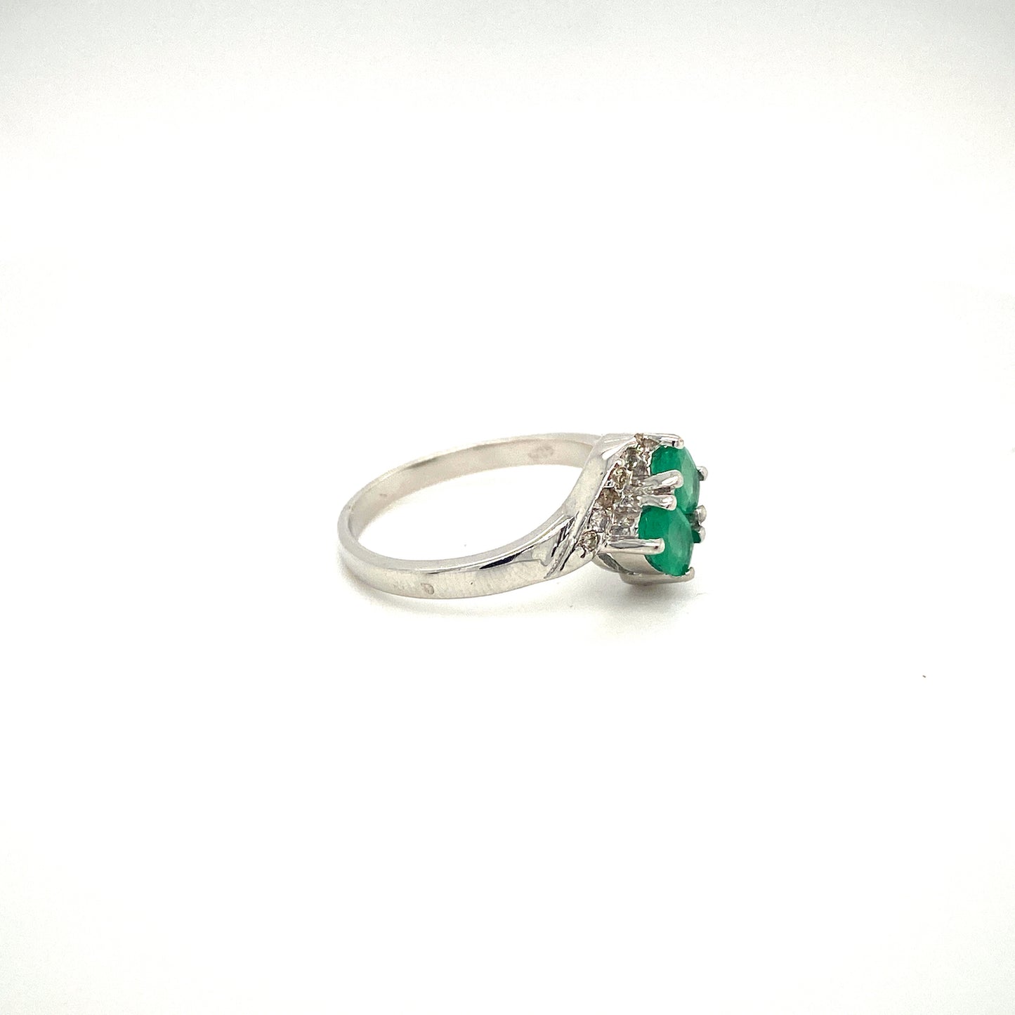 Natural Emerald and Diamond Gemstone 925 Sterling Silver Ring - Side View | Paraiso Jewels