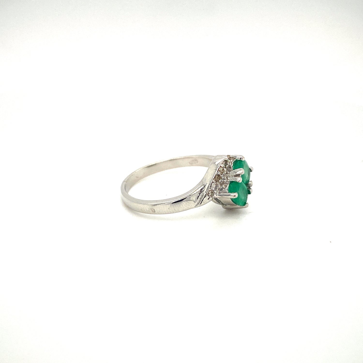 Natural Emerald and Diamond Gemstone 925 Sterling Silver Ring - Side View | Paraiso Jewels