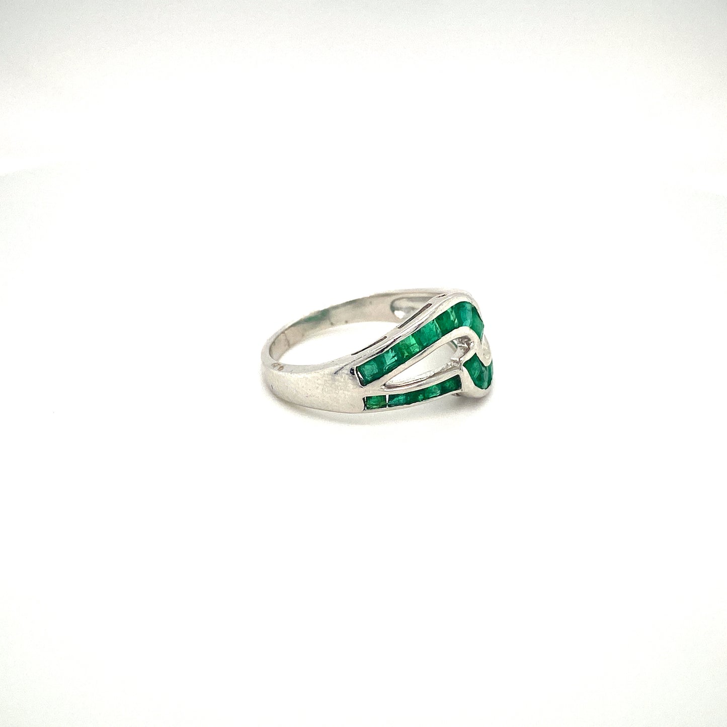 Natural Emerald Gemstone 925 Sterling Silver Ring - Side View | Paraiso Jewels