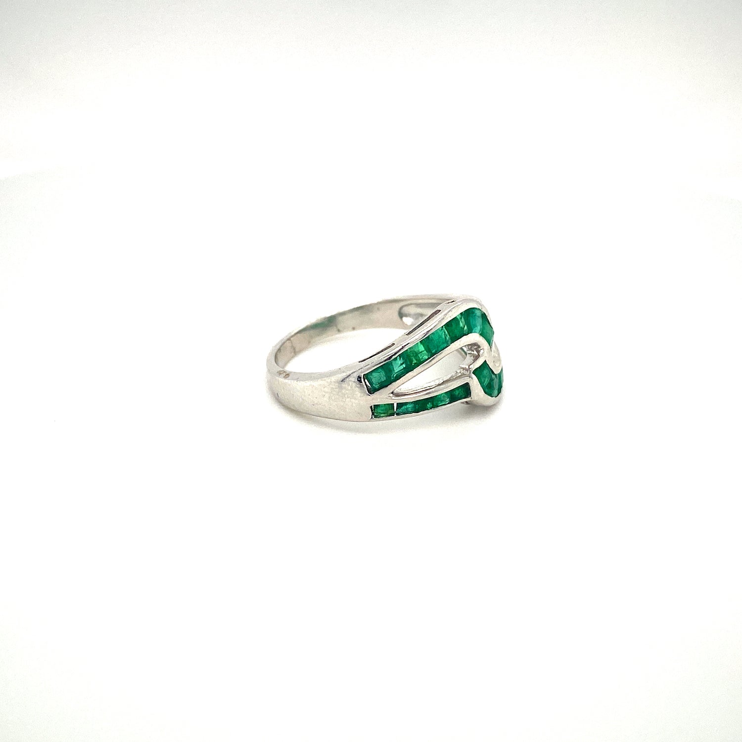 Natural Emerald Gemstone 925 Sterling Silver Ring - Side View | Paraiso Jewels