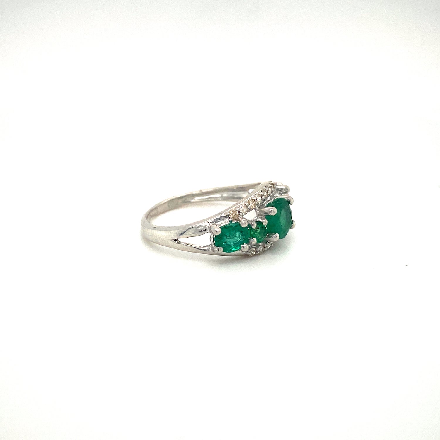Natural Emerald and Diamond Gemstone 925 Sterling Silver Ring - Side View | Paraiso Jewels